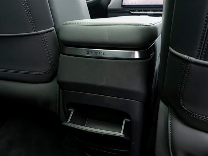 Фото 3 - Zeekr 7X