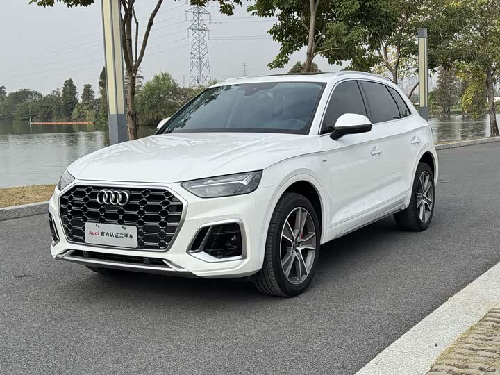 Фото 1 - Audi Q5L