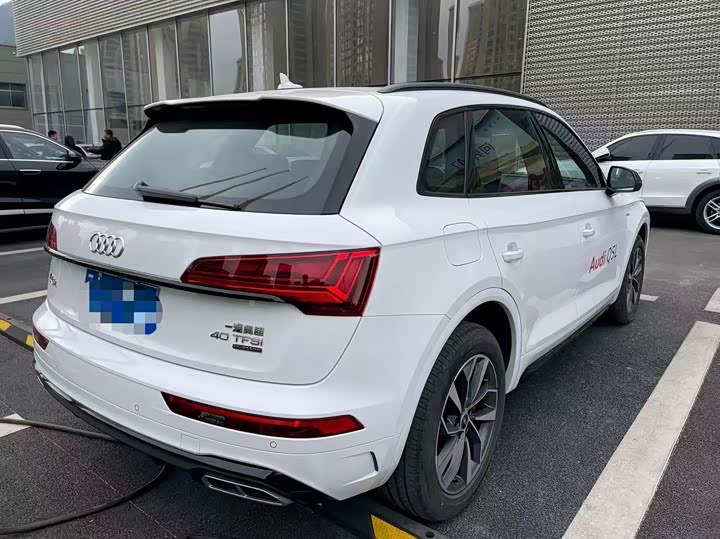 Фото 2 - Audi Q5L