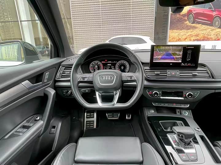 Фото 9 - Audi Q5L