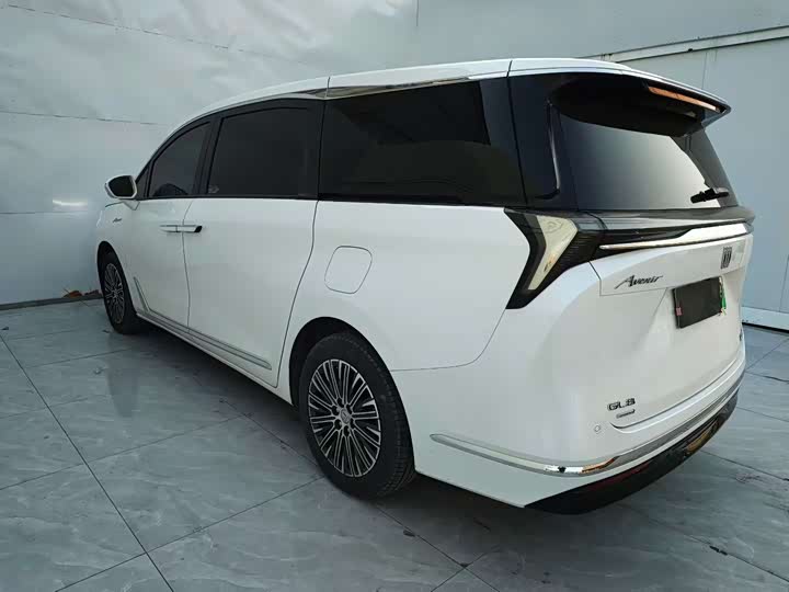 Фото 9 - Buick GL8 Hybrid