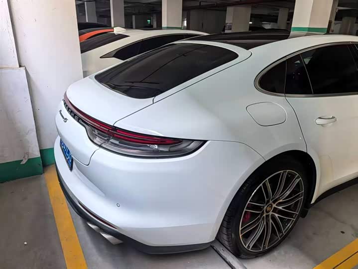 Фото 2 - Porsche Panamera