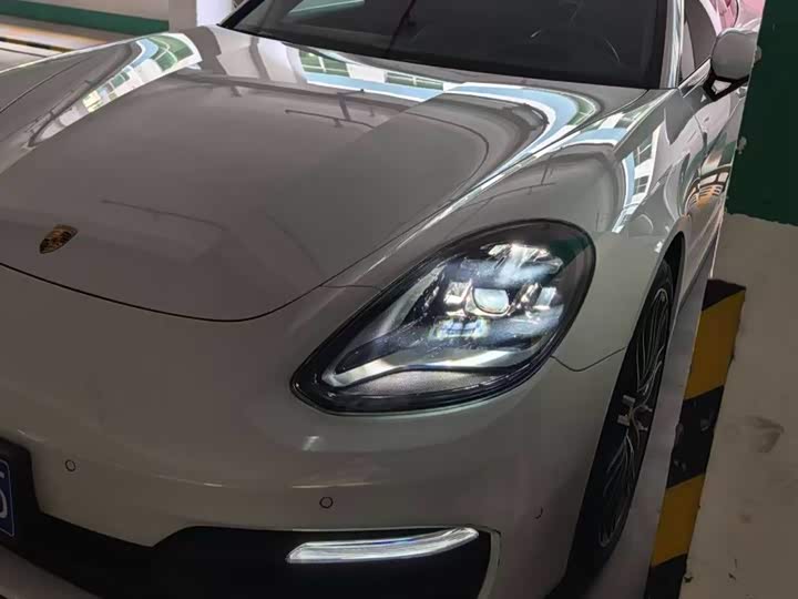 Фото 3 - Porsche Panamera