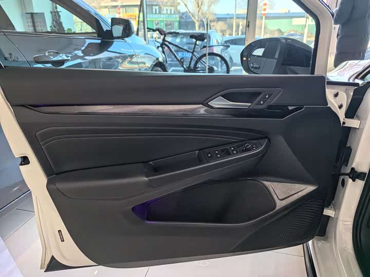 Фото 4 - Volkswagen Golf