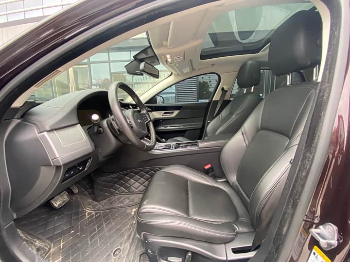 Фото 6 - Jaguar XF L