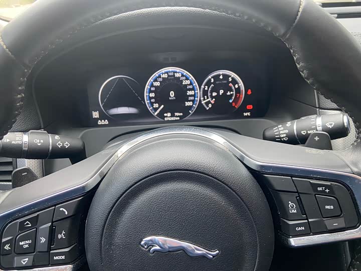 Фото 7 - Jaguar XF L