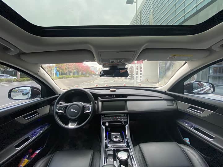 Фото 8 - Jaguar XF L