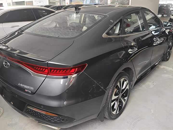 Фото 3 - Hyundai Lafesta