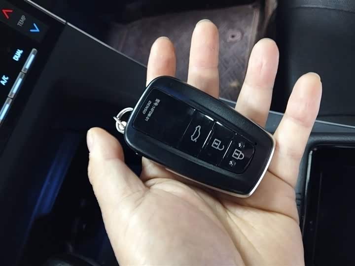 Фото 9 - Toyota Avalon