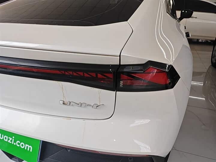 Фото 8 - Changan UNI-V