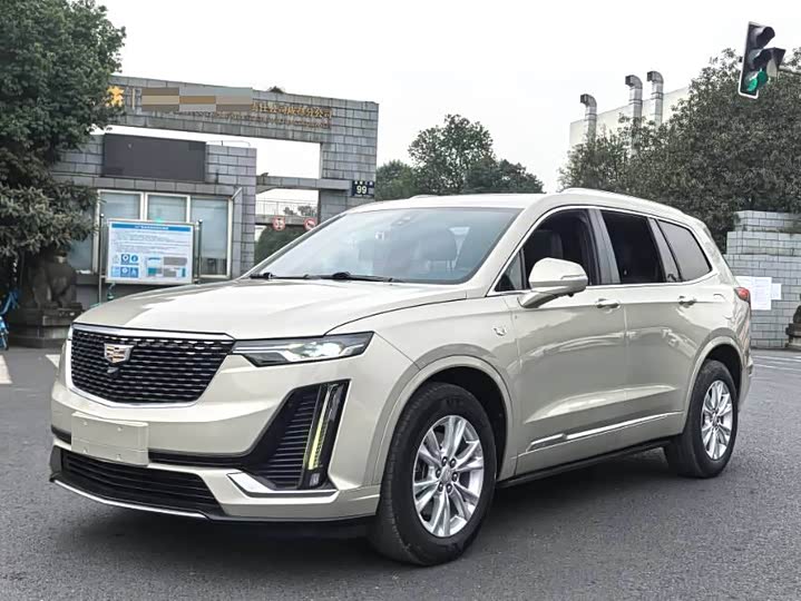 Фото 1 - Cadillac XT6