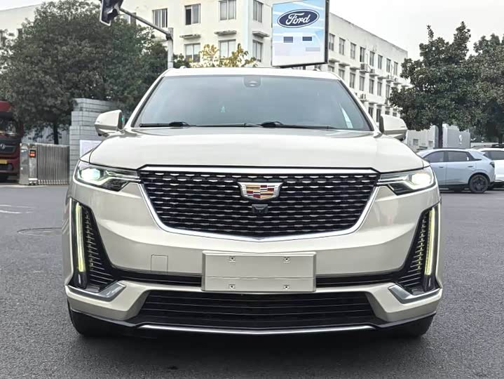 Фото 2 - Cadillac XT6