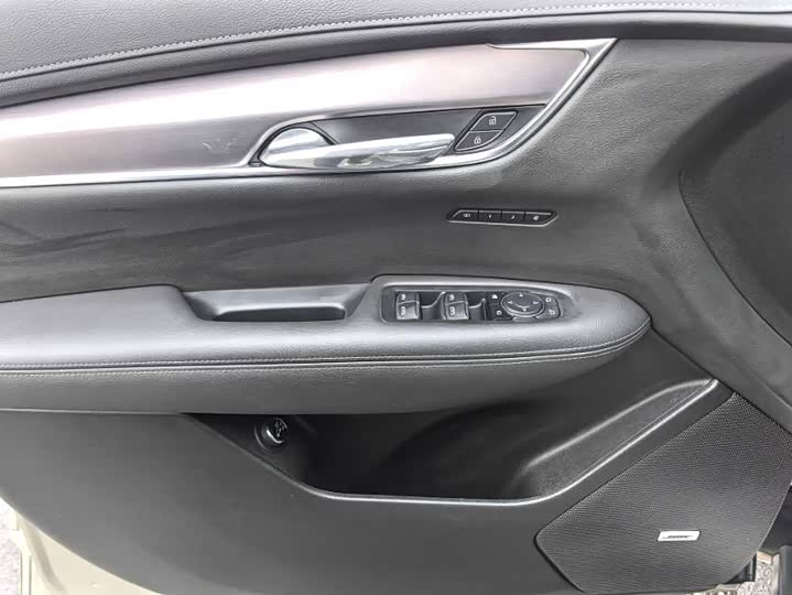 Фото 4 - Cadillac XT6