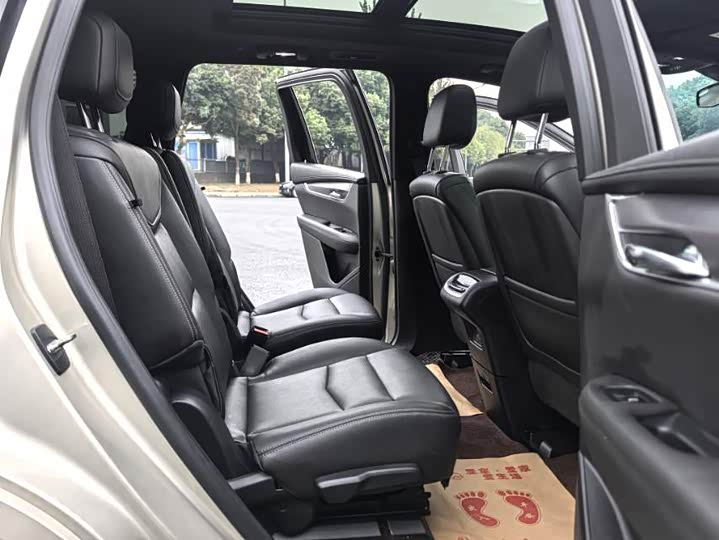 Фото 7 - Cadillac XT6