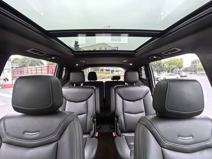 Фото 8 - Cadillac XT6
