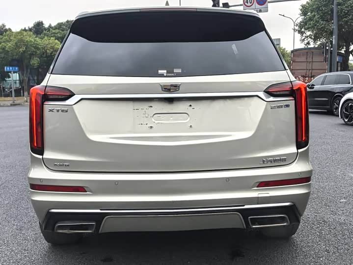 Фото 9 - Cadillac XT6
