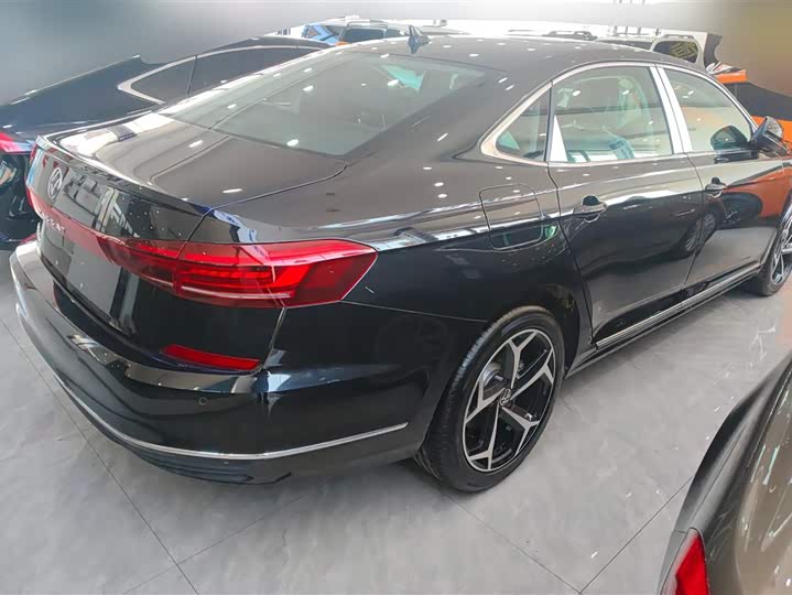 Фото 3 - Volkswagen Passat