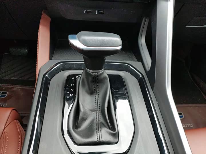 Фото 6 - Geely Vision X6