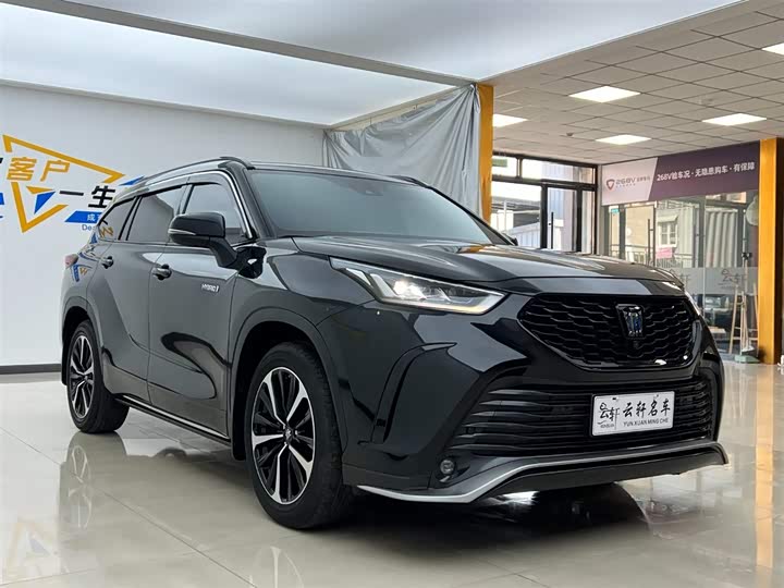 Фото 3 - Toyota Crown Kluger