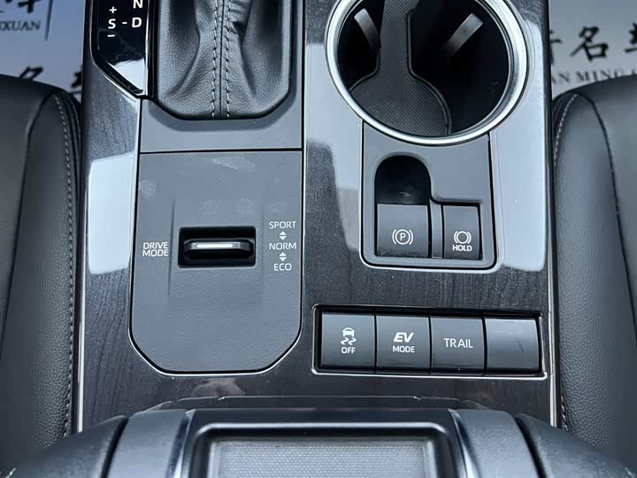 Фото 9 - Toyota Crown Kluger