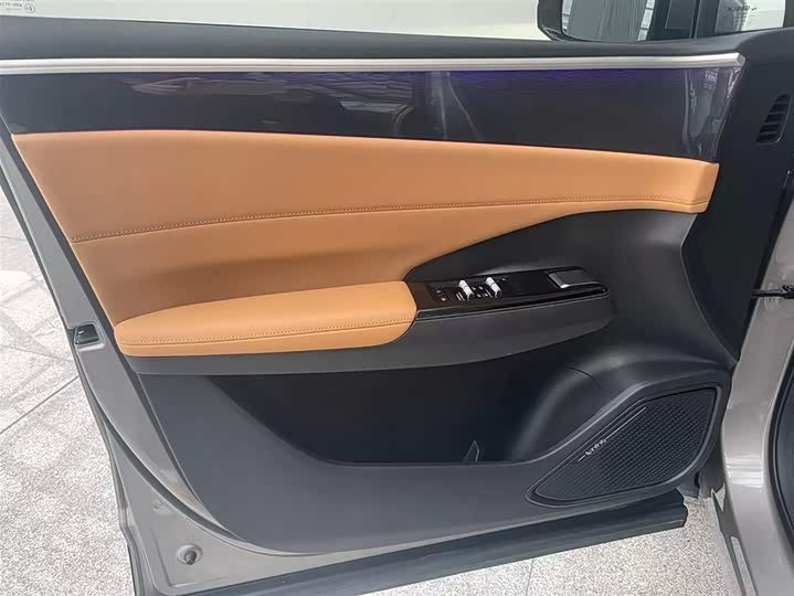 Фото 8 - Geely Galaxy L7