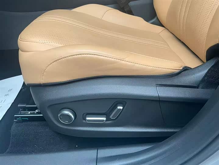 Фото 9 - Geely Galaxy L7