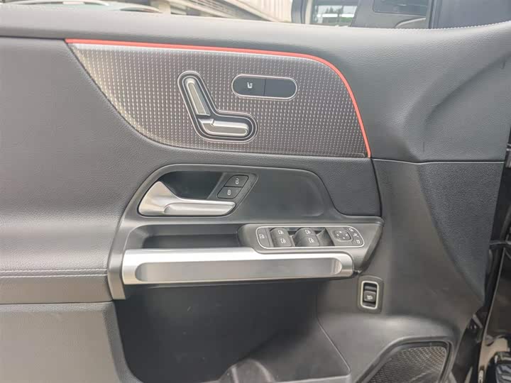 Фото 9 - Mercedes-Benz EQB