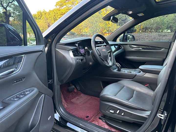 Фото 4 - Cadillac XT6