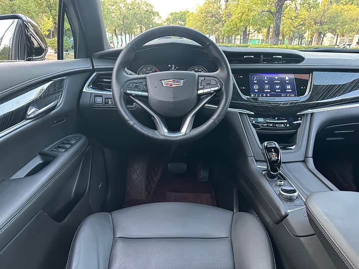 Фото 6 - Cadillac XT6