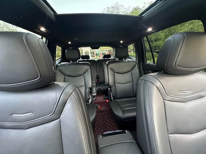 Фото 8 - Cadillac XT6