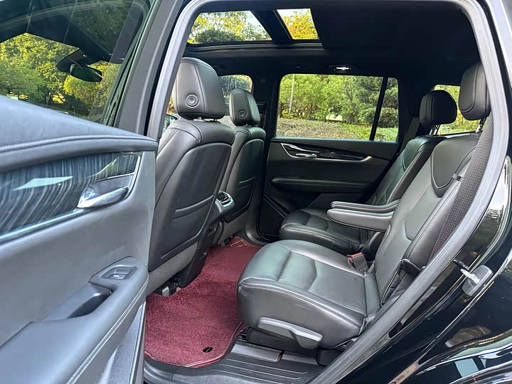 Фото 9 - Cadillac XT6