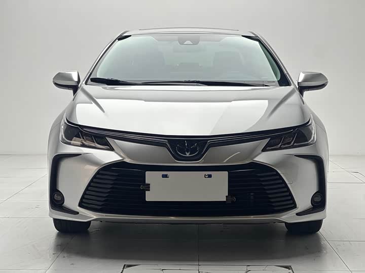 Фото 2 - Toyota Corolla