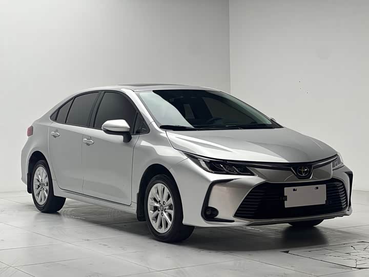 Фото 3 - Toyota Corolla