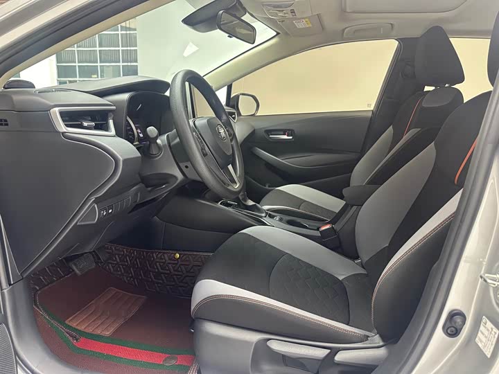 Фото 4 - Toyota Corolla