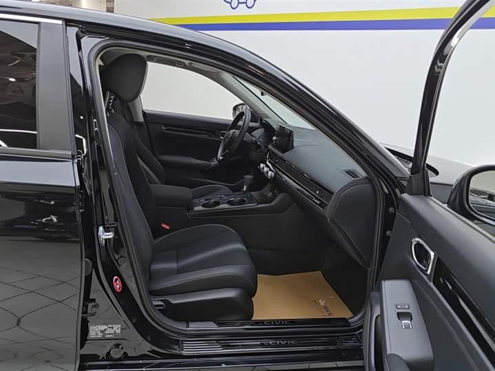 Фото 8 - Honda Civic