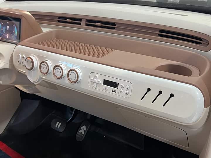 Фото 8 - Bestune Pony