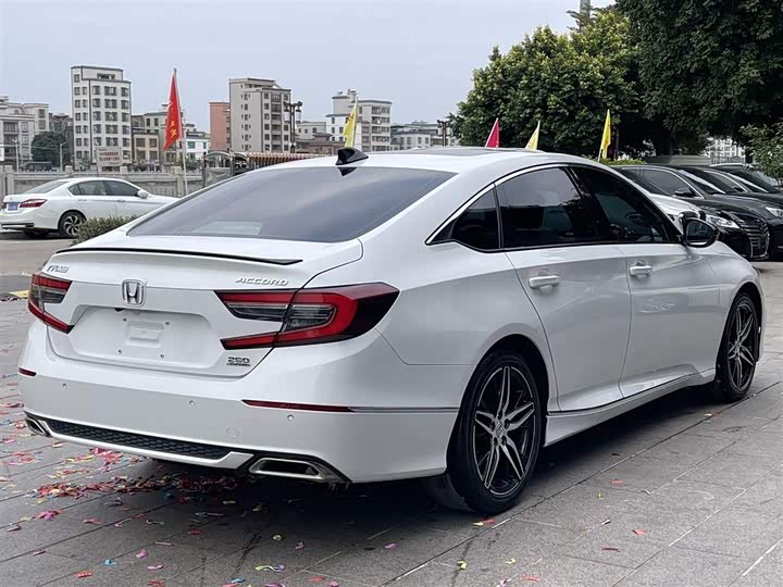 Фото 4 - Honda Accord