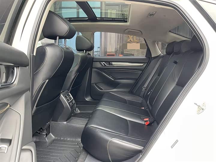 Фото 8 - Honda Accord