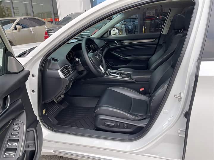 Фото 9 - Honda Accord