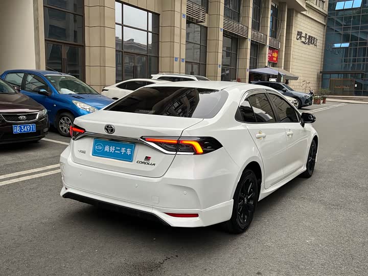 Фото 4 - Toyota Corolla