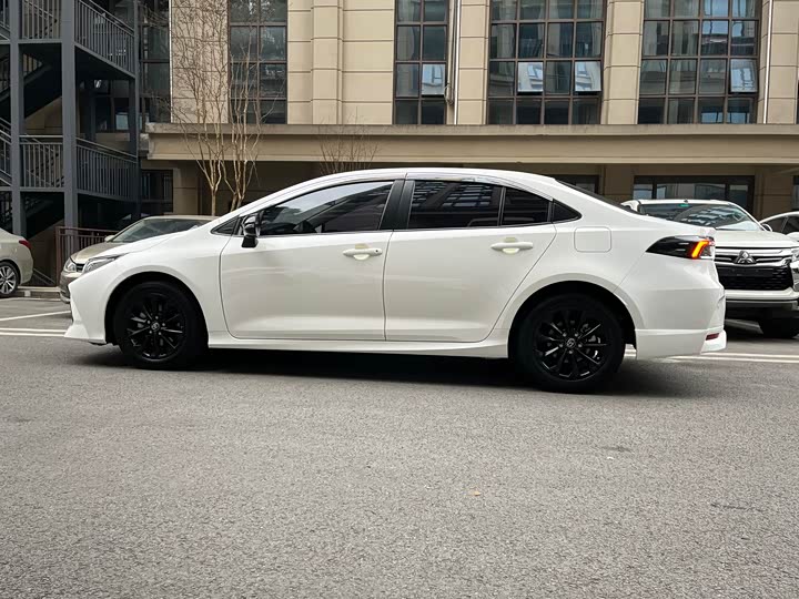 Фото 7 - Toyota Corolla