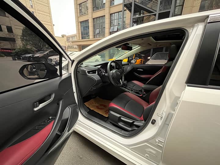 Фото 8 - Toyota Corolla