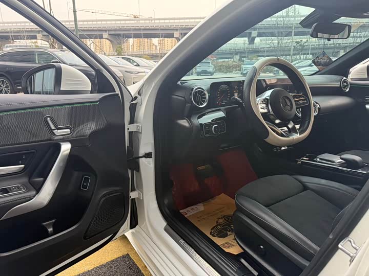 Фото 9 - Mercedes-Benz A-Class