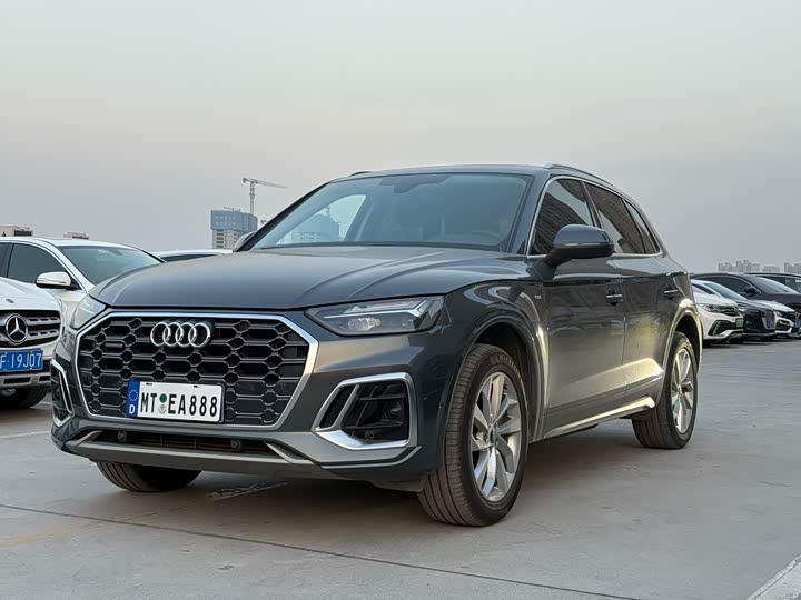 Фото 1 - Audi Q5L