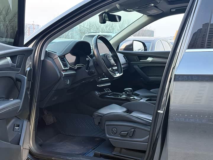 Фото 7 - Audi Q5L