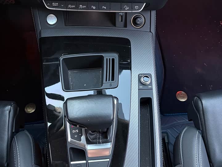 Фото 8 - Audi Q5L