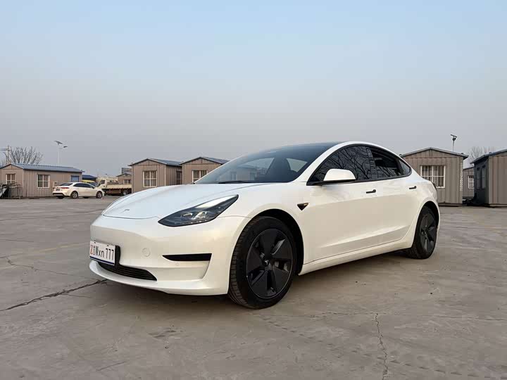 Фото 1 - Tesla Model 3
