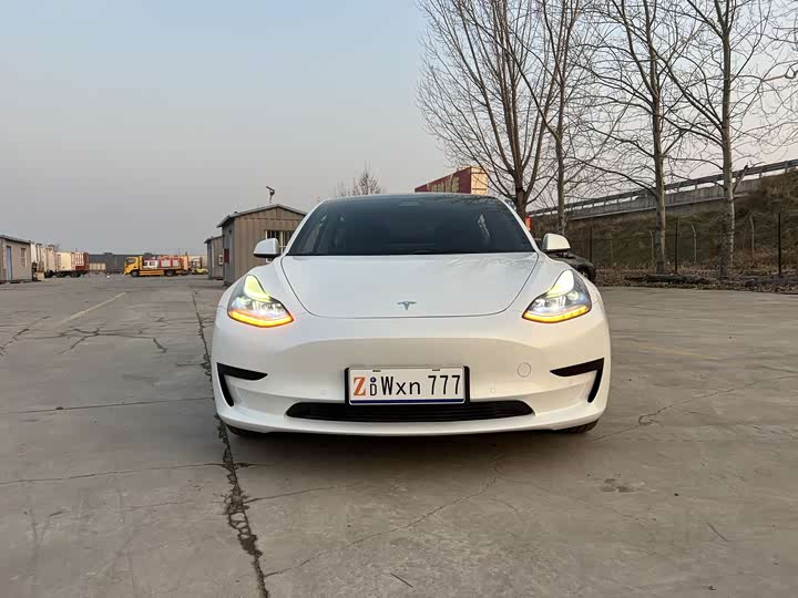 Фото 2 - Tesla Model 3