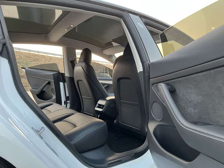 Фото 5 - Tesla Model 3