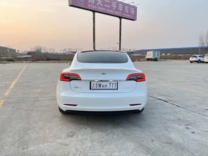 Фото 8 - Tesla Model 3